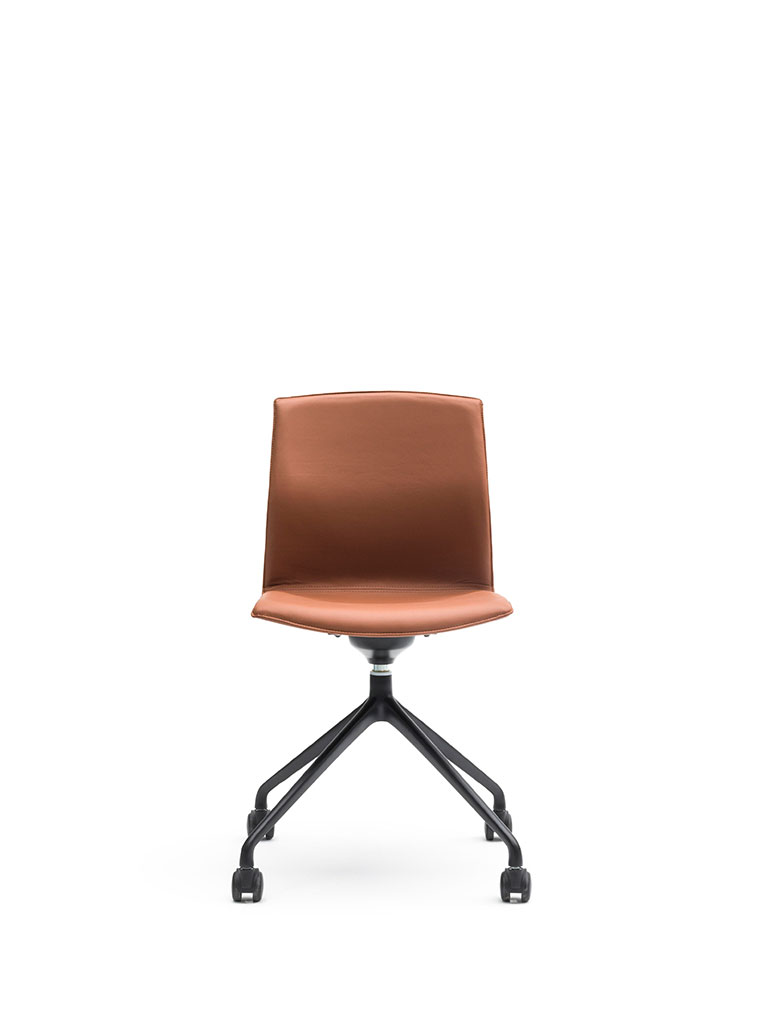 Kabi Swivel by AKABA | swivel chair with castors | fully upholstered | leather