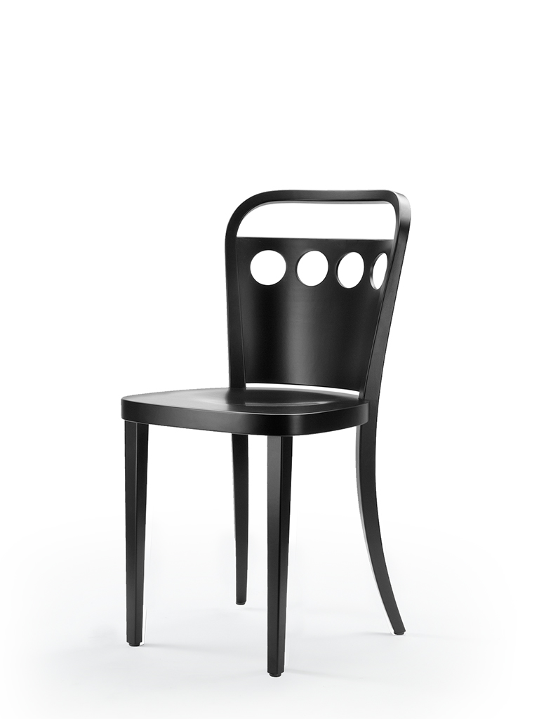 chaise en bois courbé m99 | architecte Adolf Krischanitz | avec motif fraisé | © Heinz Schmölzer