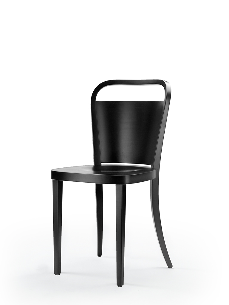 chaise en bois courbé m99 | architecte Adolf Krischanitz | avec dossier contreplaqué | © Heinz Schmölzer