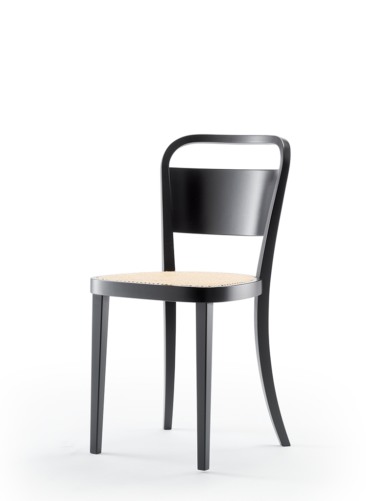 chaise en bois courbé m99 | architecte Adolf Krischanitz | avec assise tressée