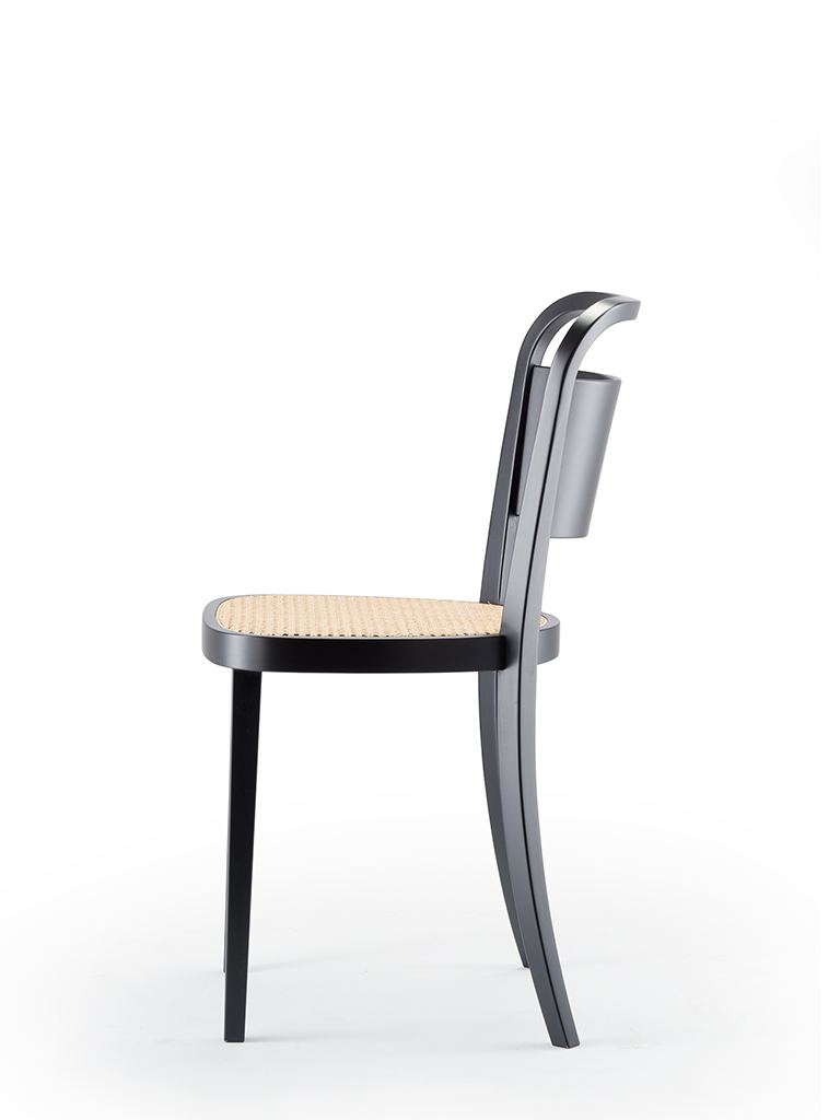 chaise en bois courbé m99 | architecte Adolf Krischanitz | avec assise tressée