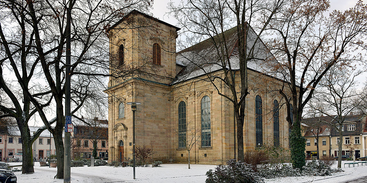 Kreuz und Quer_Haus der Kirche Erlangen