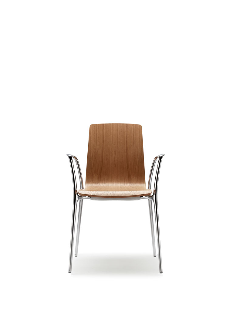Gorka by AKABA | wooden shell | with armrests