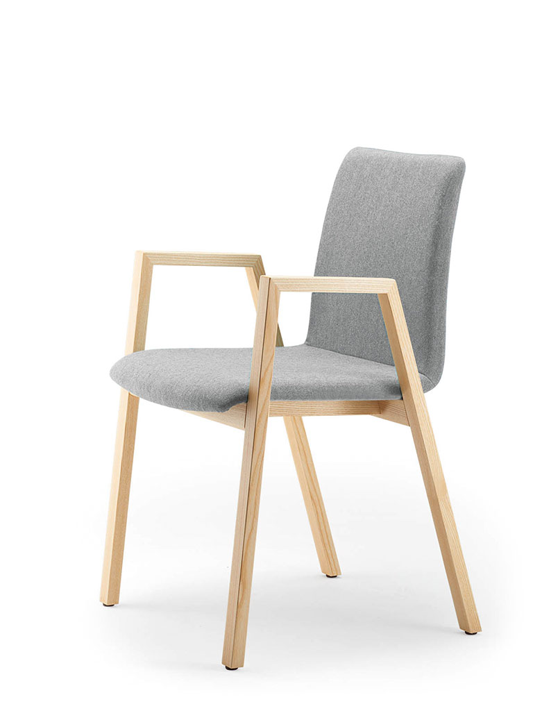 PAN | chaise 4-pieds | rembourrage intégral | avec accoudoirs